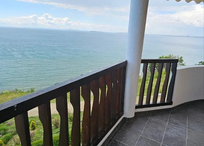 Apartman под наем 4-стаен с изумителна фронтална гледка море, Sun Coast влас